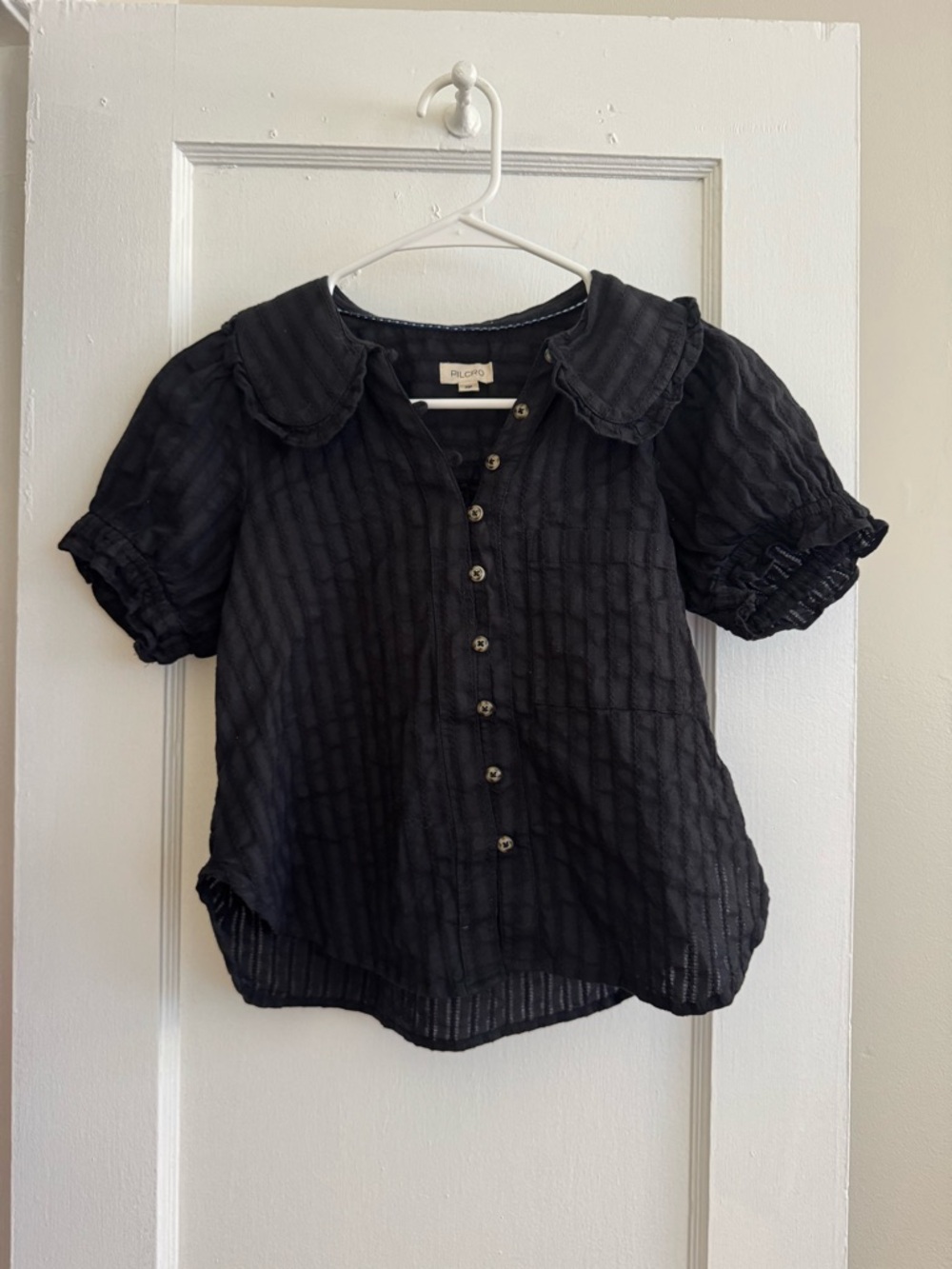 Pilcro Black Textured Button-Front Puff Sleeve Blouse with Peter Pan Collar
